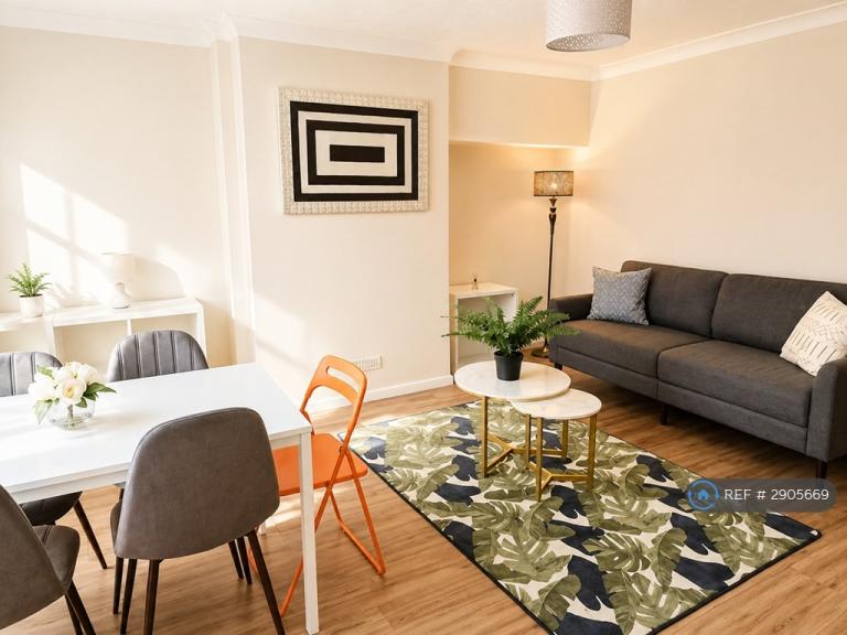6 bedroom house in Laburnum Close, Cambridge, CB4 (6 bed) (#2905669)