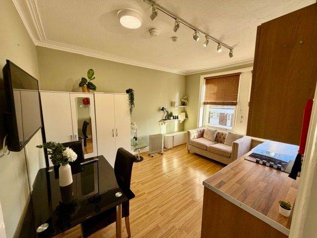 newly renovated 1 bedroom flat at West Kensington W14 8SN council tax Band B