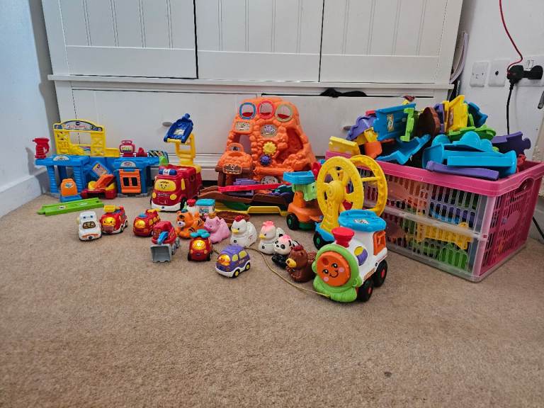 Large VTech Toot-Toot Drivers and Animals Bundle with Tracks