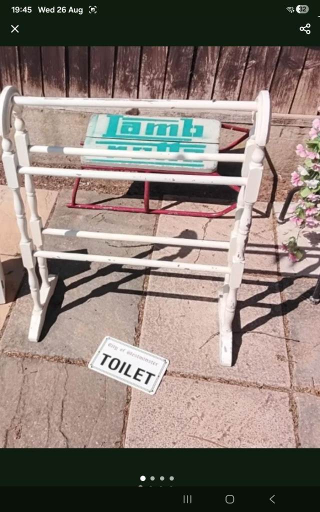 Vintage wooden towel rail & free new metal toilet sign lovely 