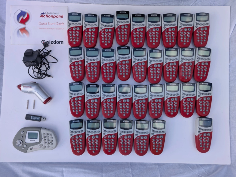 Qwizdom Actionpoint RF classroom clickers set - Q5 instructor + 34x Q4 ...