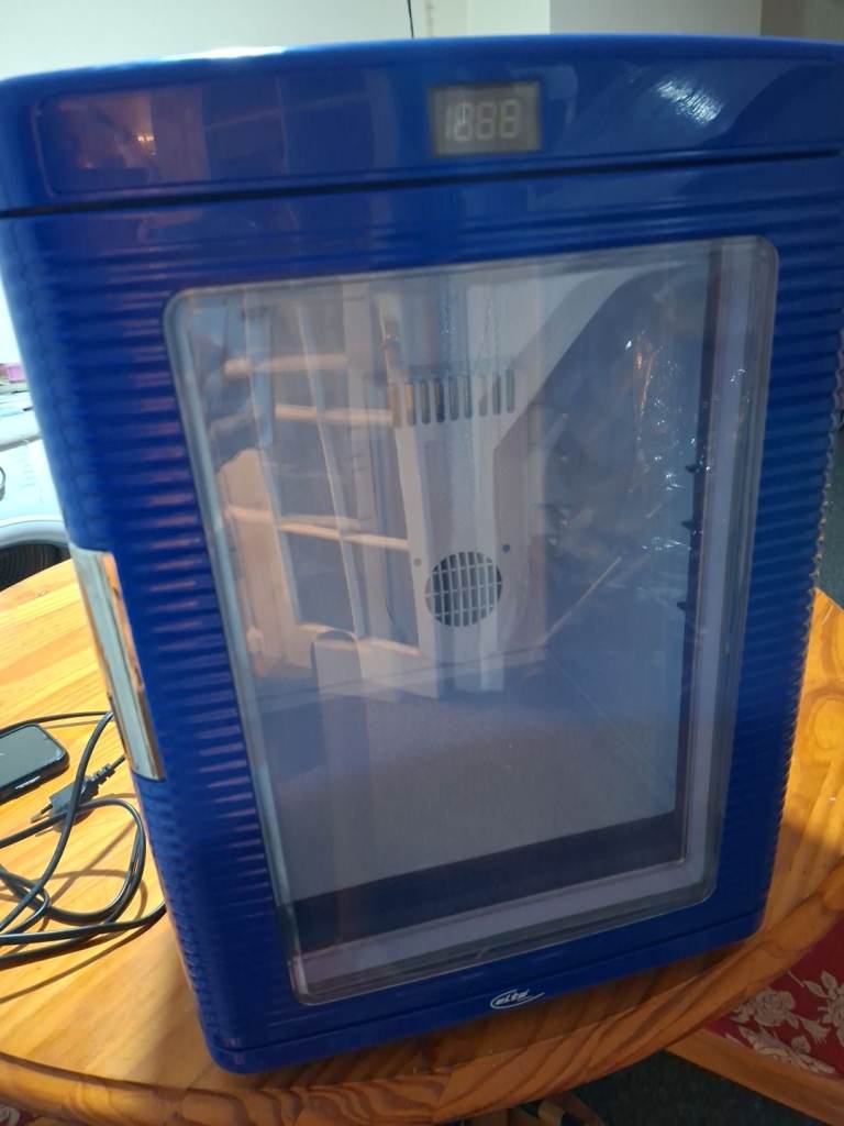 Mini fridge 