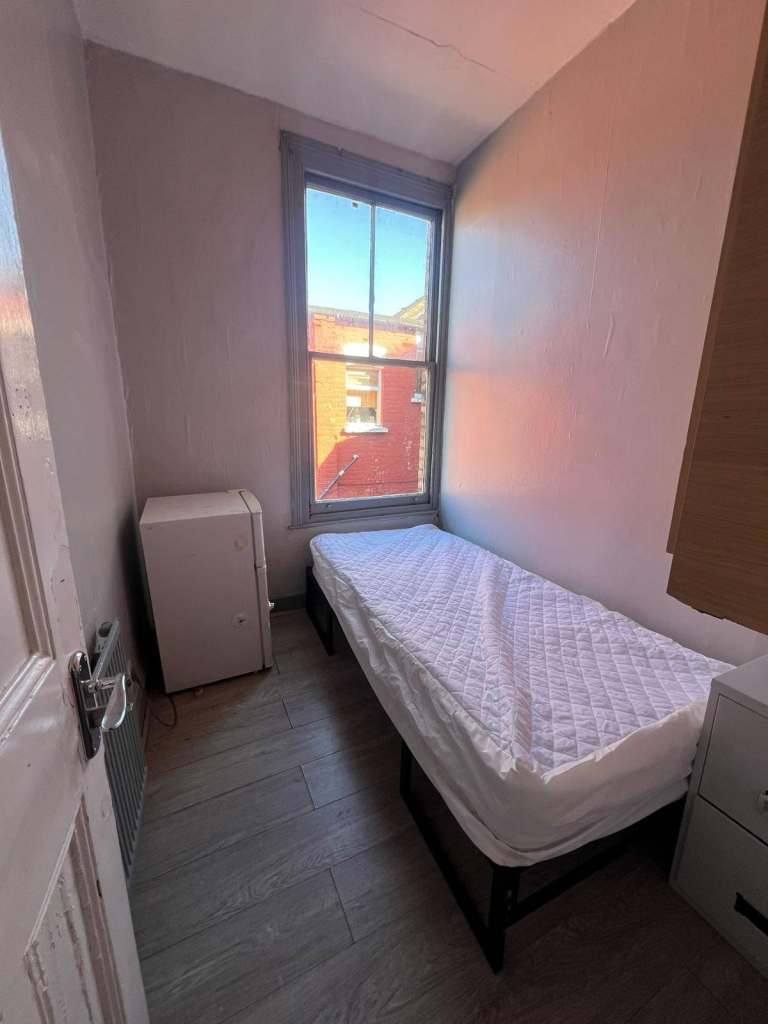 WELL-MAINTAINED SINGLE ROOM IN POPLAR - BILLS INCLUDED ⭐