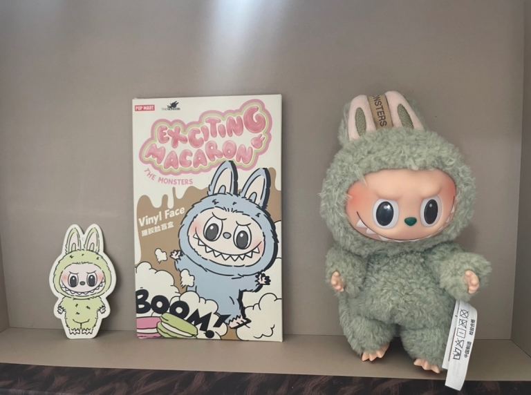 Exciting Macaron The Monsters Vinyl Face Plush / Keychain