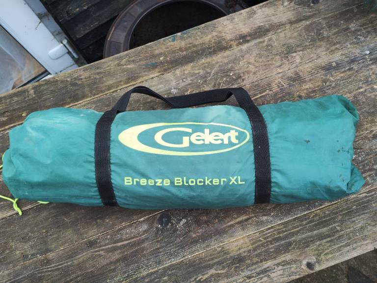 Gelert Breeze Blocker XL - 4 Panel Windbreak - £10