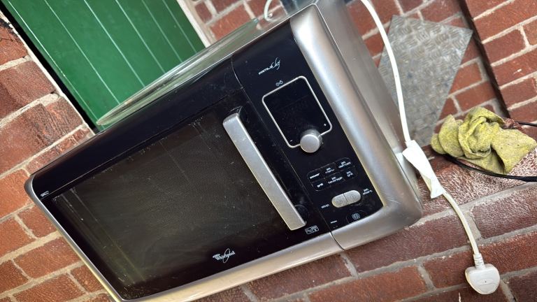 Whirlpool 2000w microwave 
