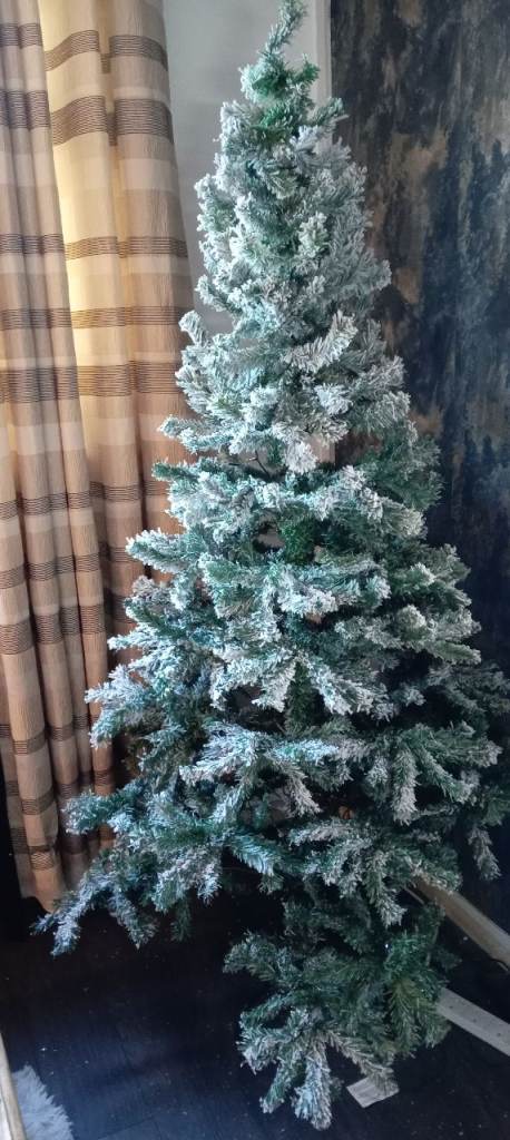 Snow effect Christmas tree. 6ft tall 