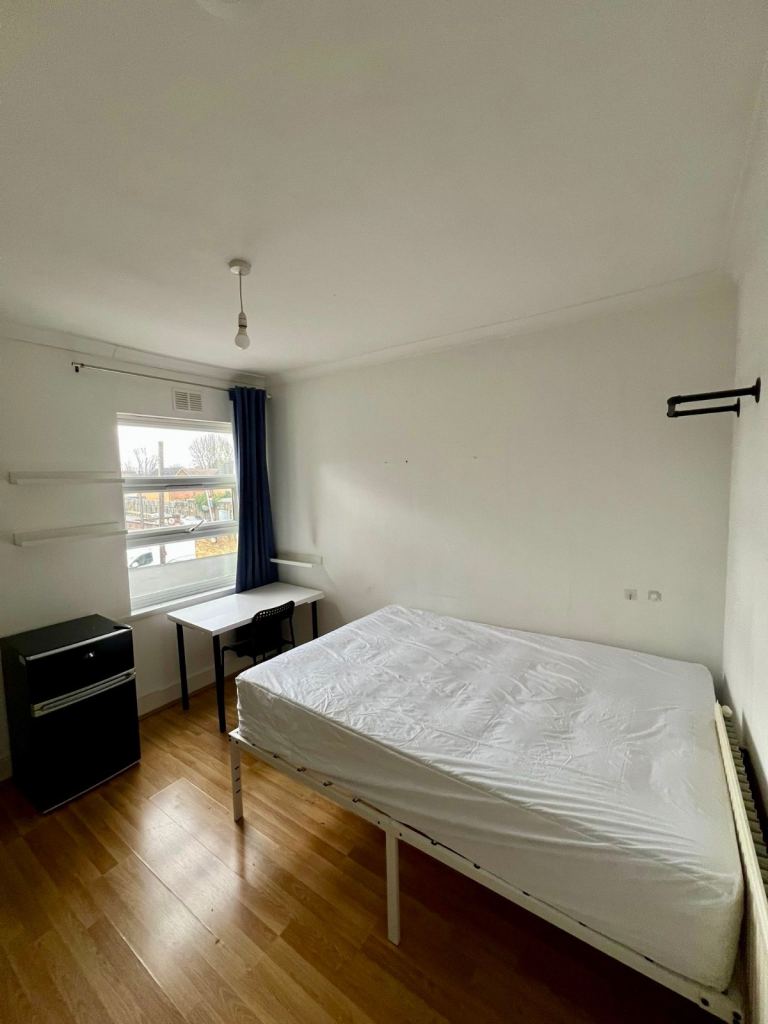 🌸 Stylish Room in Stratford – All Bills Included | Available Now 🌸