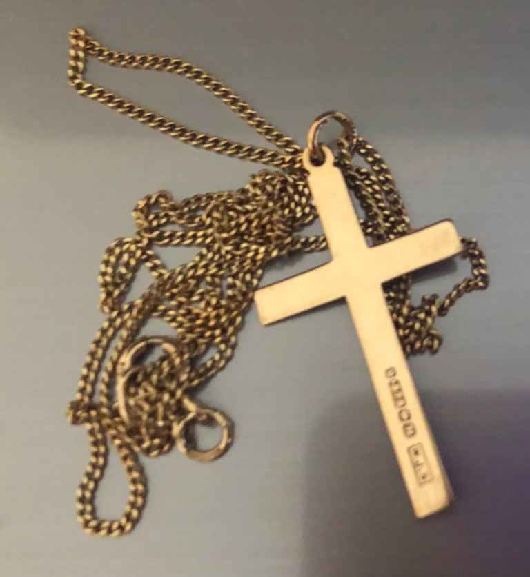 9ct Gold Cross Pendant with Chain – Good Condition
