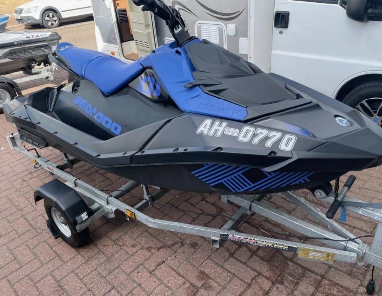 Sea-Doo Spark Trixx 3up — Blue — 2022