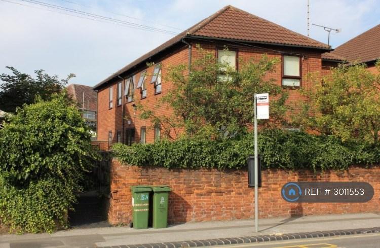 2 bedroom flat in Tring Road, Aylesbury, HP20 (2 bed) (#3011553)