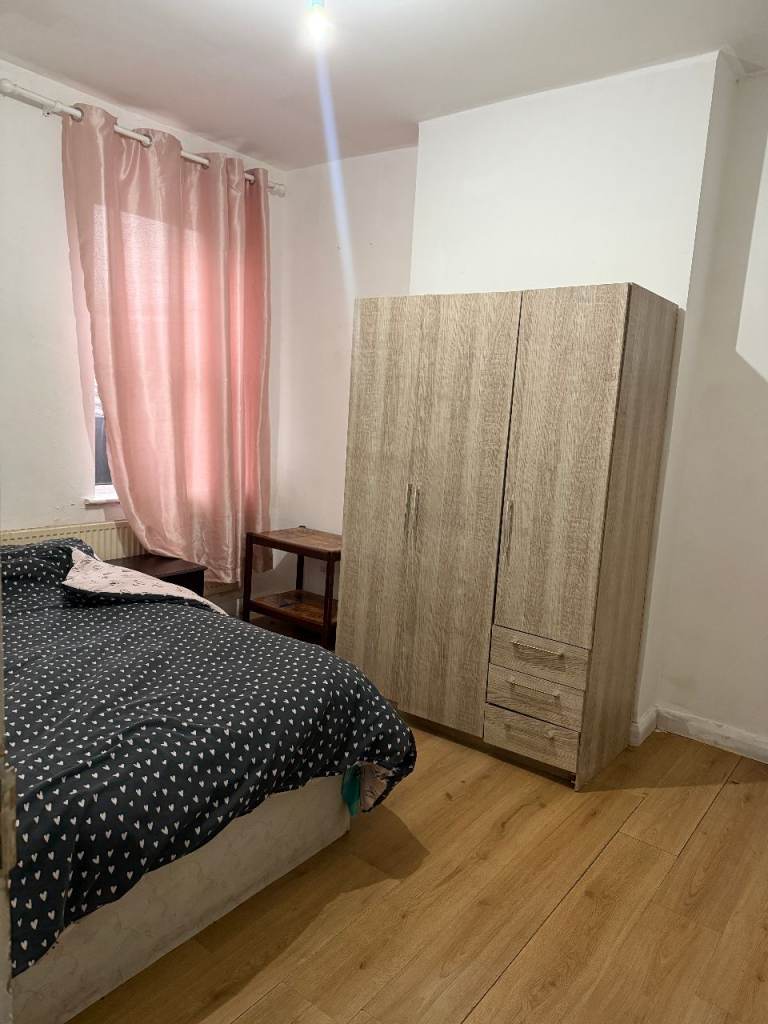 Double Room for rent in Slough High street