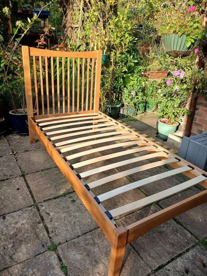 Single bed, solid oak wood, very good condition, all complete