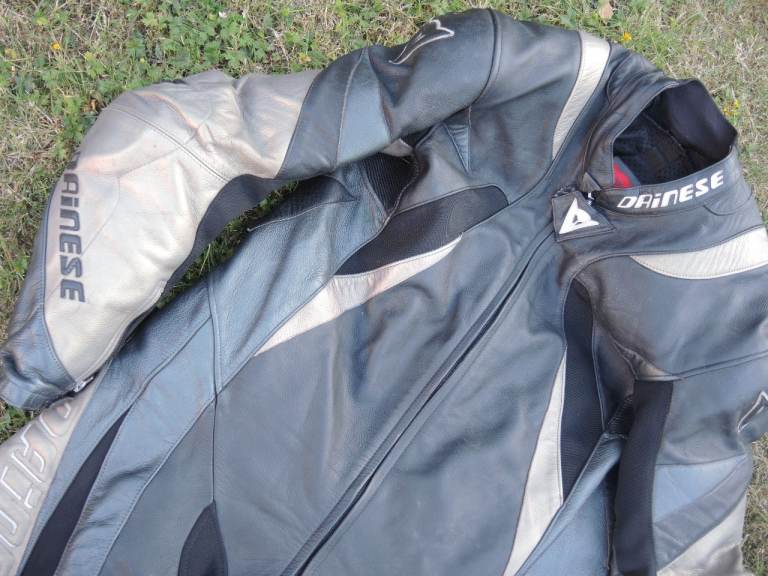 DAINESE ONE PIECE LEATHER BIKE MOTORBIKE SUIT LARGE MEDIUM