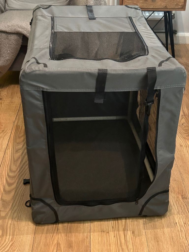 Dog or Cat portable and foldable travel crate only used a few times 