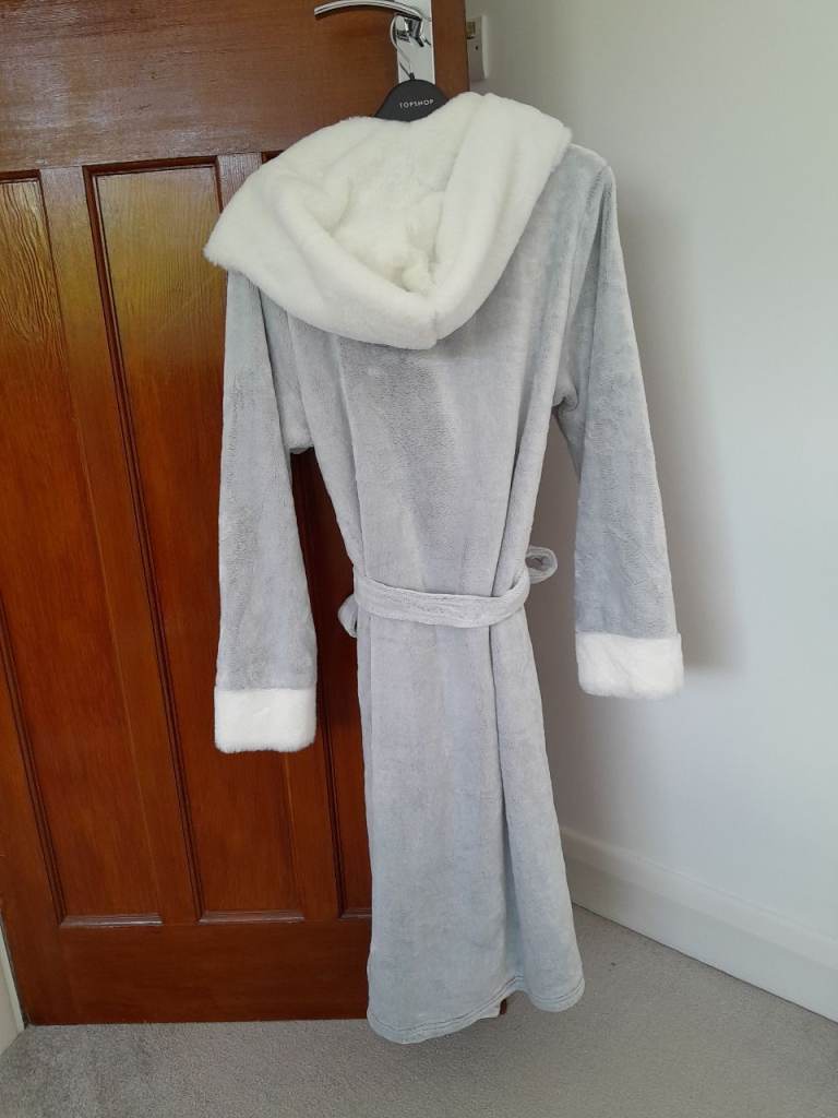 Brand new dressing gown size 10-12