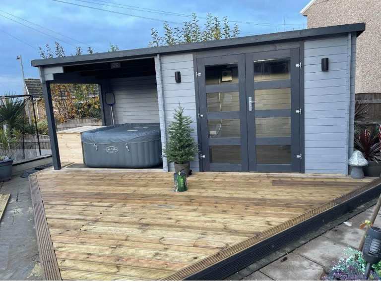 Log Cabin with gazebo 28mm