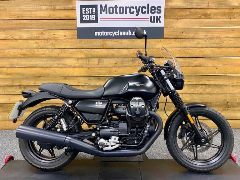 2023 MOTO GUZZI V7 IV STONE ONLY 1168 MILES ONE OWNER