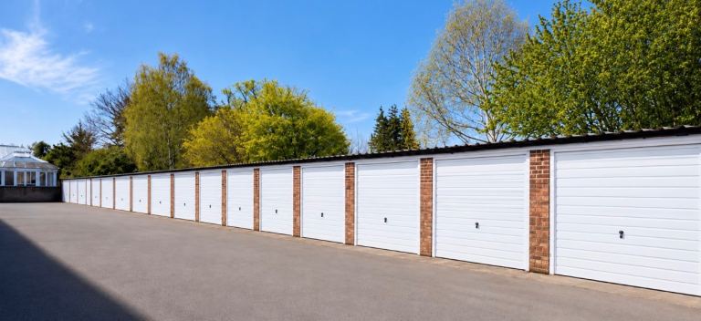 DEVIZES - Hillworth Road Garages To Let - BRAND NEW DOORS