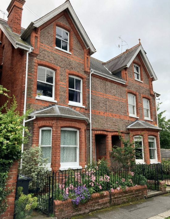 Spacious & Cosy Studio for Rent in RG1 5JD