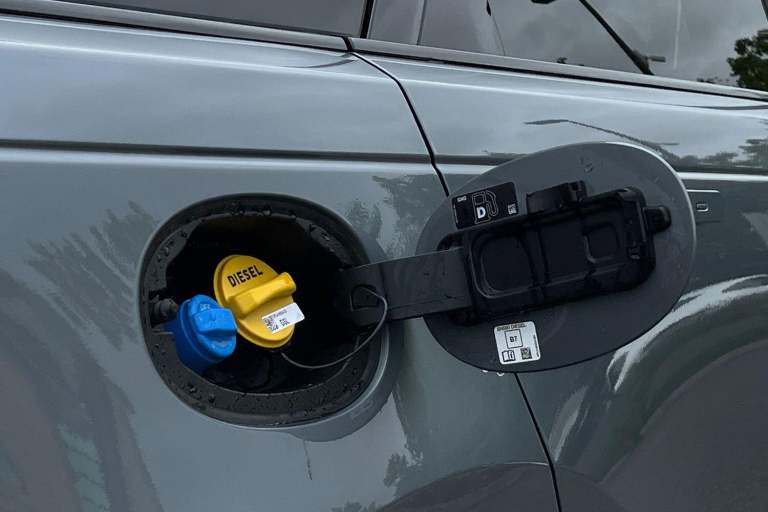 2025 Land Rover Range Rover Velar 2.0 D200 MHEV Dynamic SE SUV 5dr Diesel Auto 4WD Euro 6 (s/s) (...