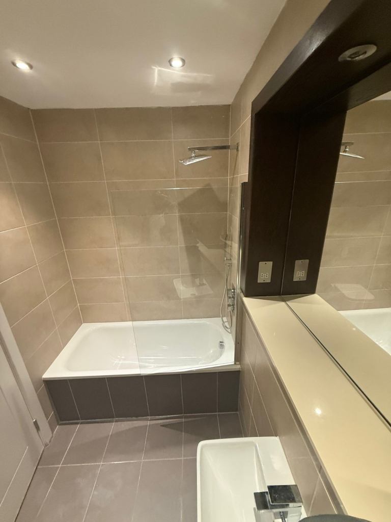 1 Bed Apartment, Beckenham - Modern Kitchen + Appliances