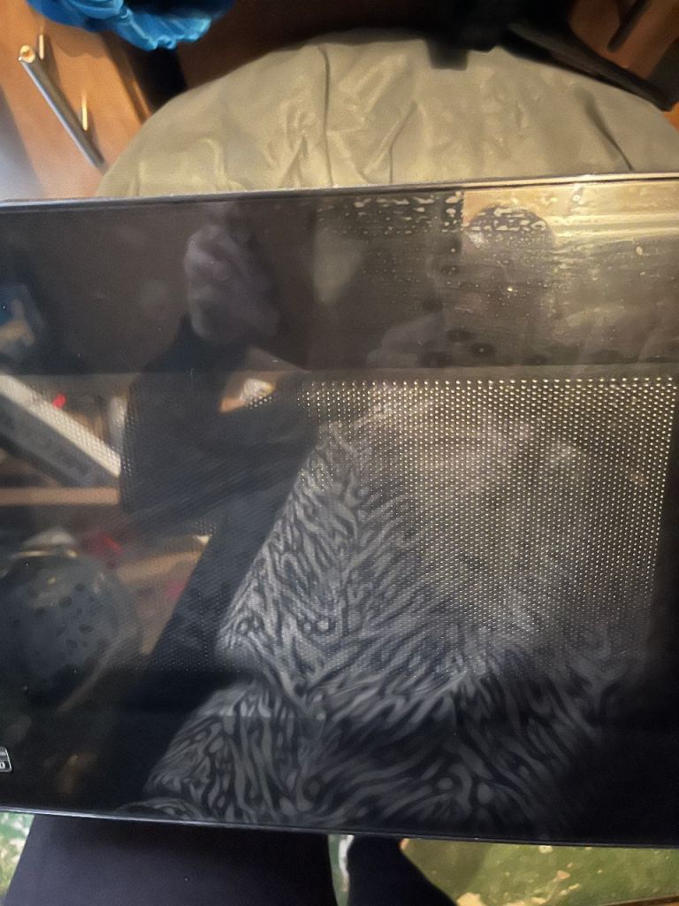 700watt black microwave 