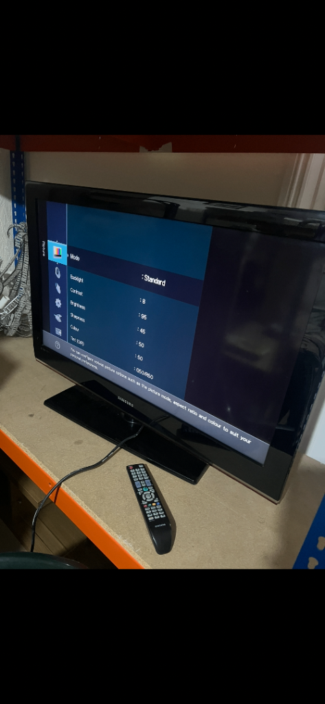 Samsung 40 inch lcd with stand and remote 