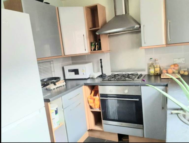 Zone 2 Huge Room 2 Weeks Deposit