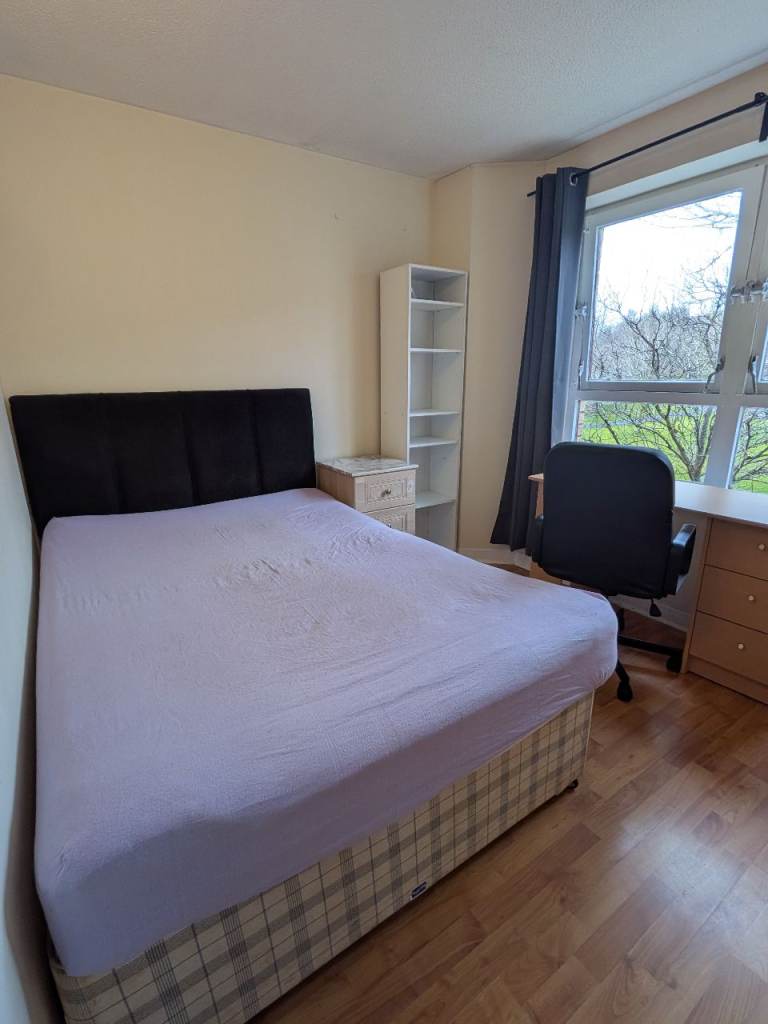 2 double rooms available for rent in 3 bedroom flat 
