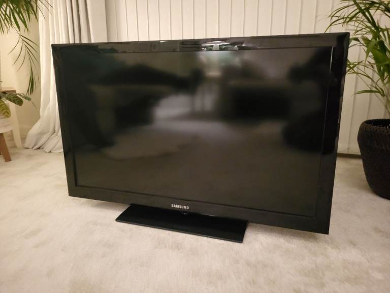 image for Samsung 40 inch TV - FREE