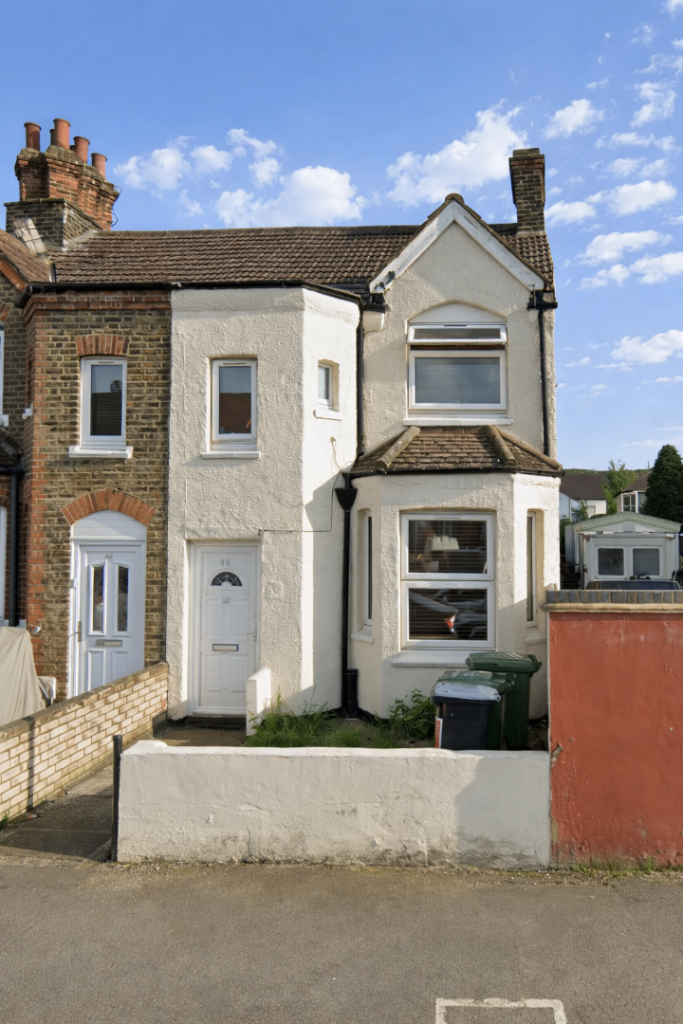 46 Caldy Road, Belvedere, Kent,  DA17 6JS - Available Now!
