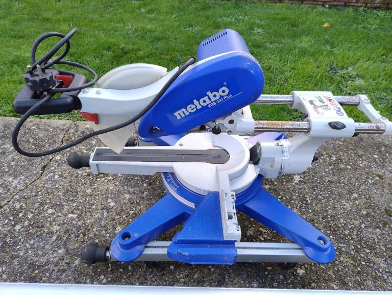 Metabo KGS 303 plus,also 4 metre guide rail 