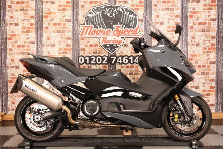 2022 YAMAHA TMAX 560 TECH MAX - ONLY 2,095 MILES - 2 OWNERS - AKRAPOVIC EXHAUST