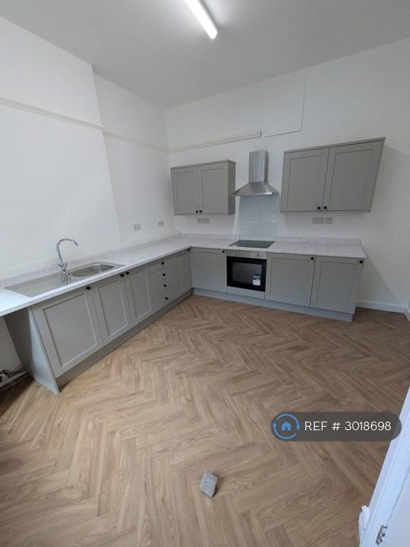 1 bedroom flat in Marine Road, Colwyn Bay, LL29 (1 bed) (#3018698)