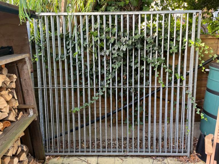 2x galvanised steel dog panels (200cm wide x 184cm high)