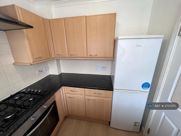 1 bedroom flat in High Street South, Dunstable, LU6 (1 bed) (#2707271)