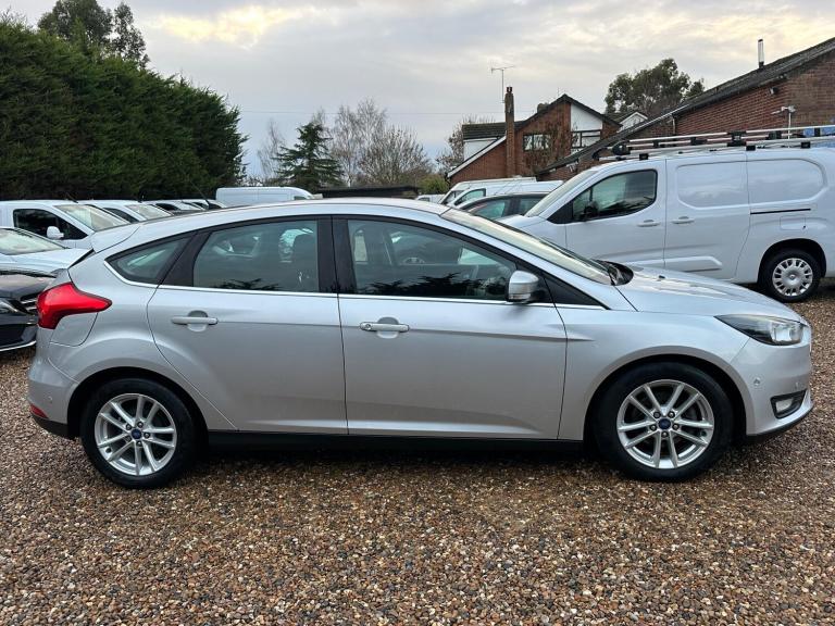 2015 Ford Focus 1.0T EcoBoost Zetec Euro 6 (s/s) 5dr HATCHBACK Petrol Manual