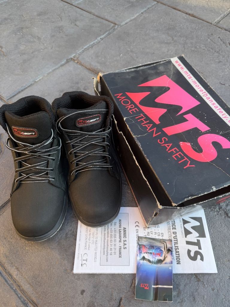 MTS safety boots NEW size 6 Unisex