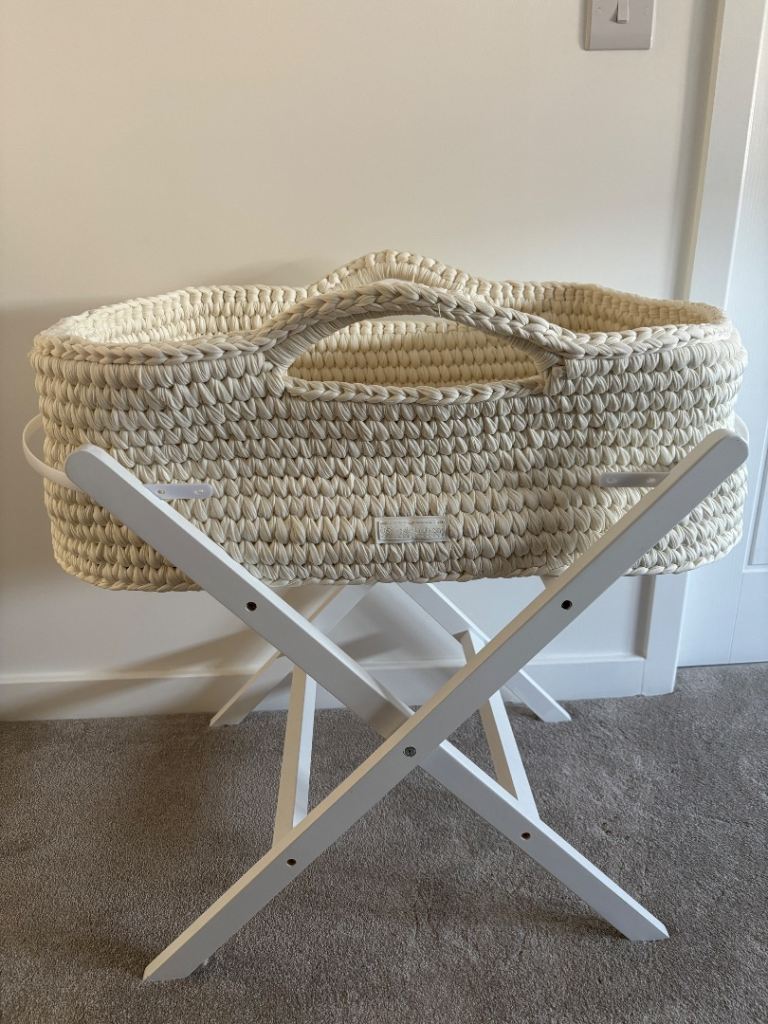 Ickle Baby Lovely Cream Crochet Moses Basket with White Stand – As Good As New