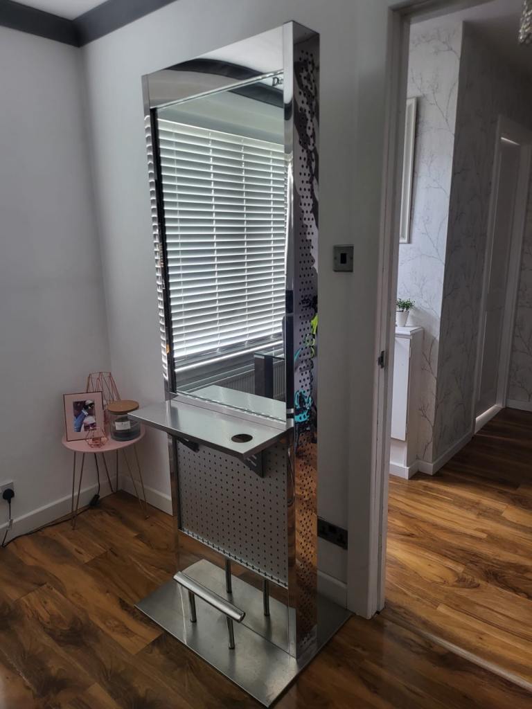 Freestanding double sided styling unit 