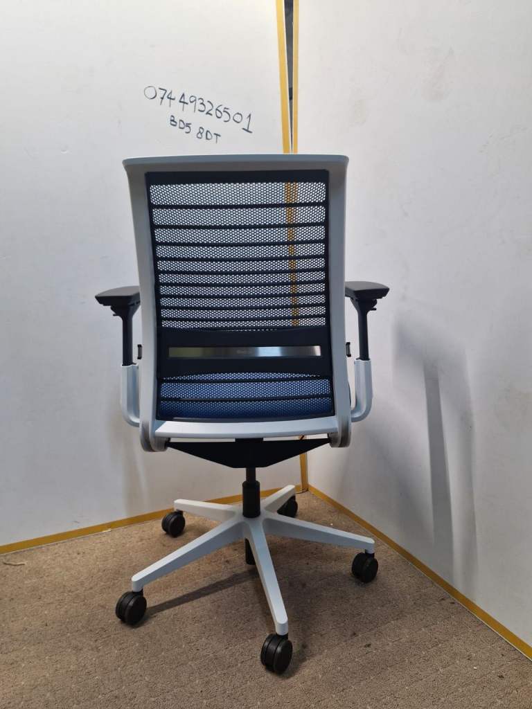 Steelcase think v2 in a rare royal blue color like new condition (8 available)FREE DELIVERY UK