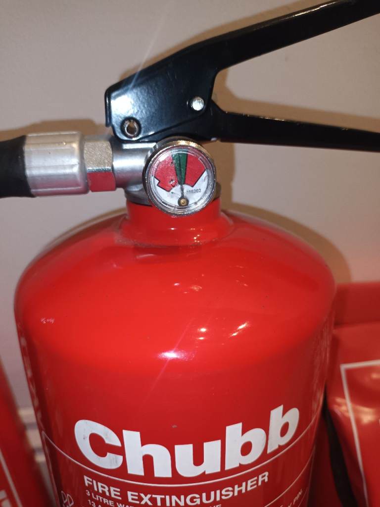 Water fire extinguisher