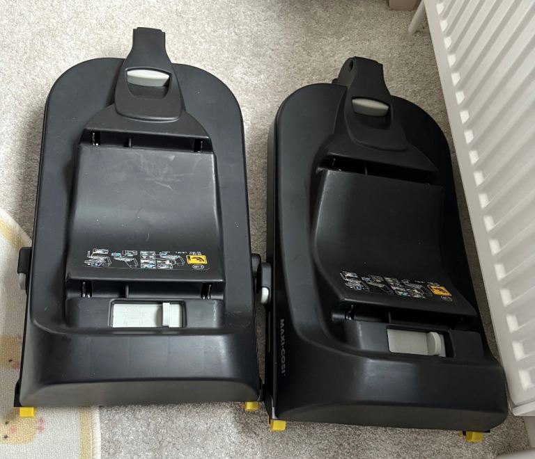 X2 Maxi-Cosi Cabriofix i-Size & ISOFIX Base Car Seat Black