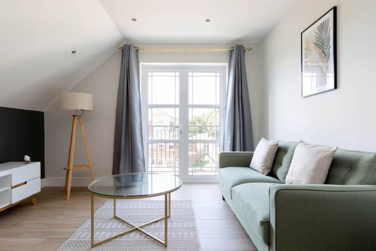 🏙️ SPACIOUS 2-BED 2-BATH W/ TERRACE | LONG-TERM | COMPANY LETS WELCOME – FINCHLEY NW7
