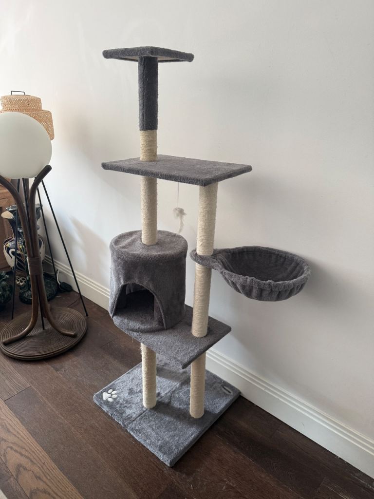 Kitten play tower 