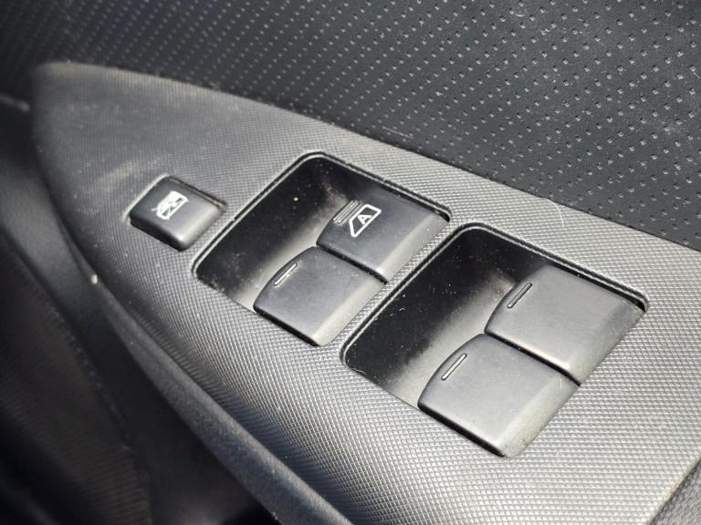 2009 Nissan Note 1.6 16V n-tec Euro 4 5dr MPV Petrol Manual