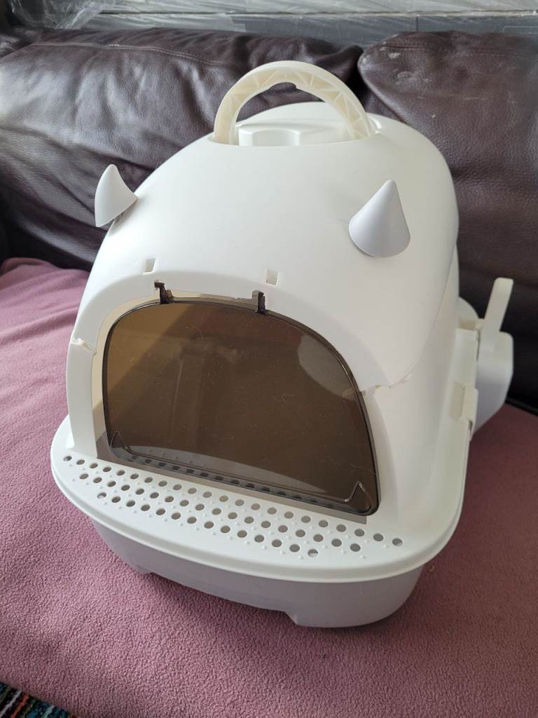 Brand new cat litter tray