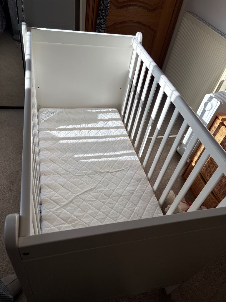 White Wooden Baby Cot with Mattress – Good Condition