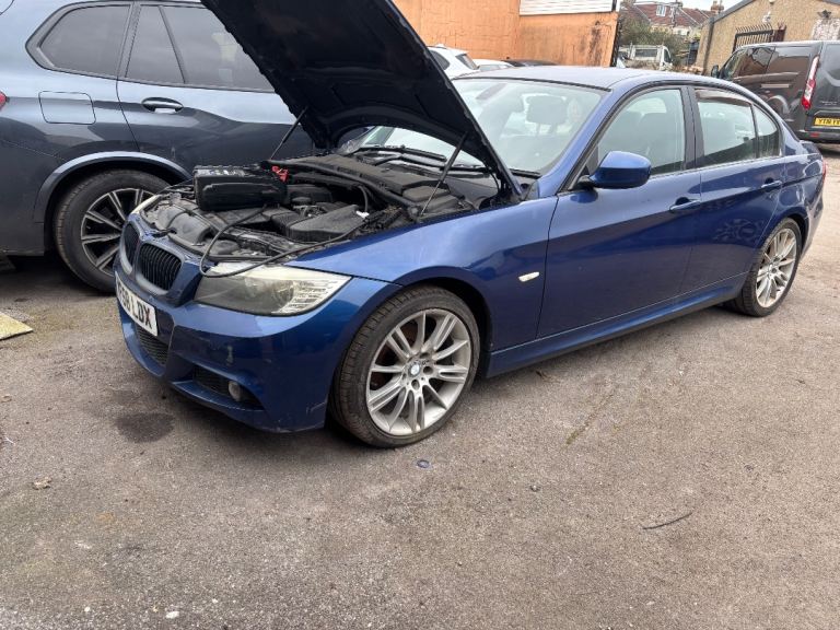 BMW 318i breaking for spares